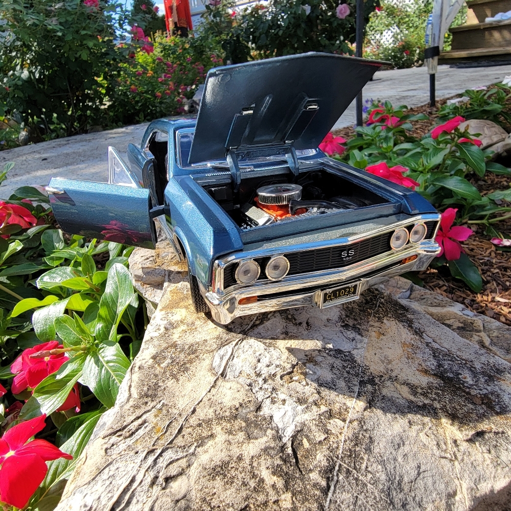 MOTORMAX ♡ 1967 Slate Blue Metallic Chevelle SS396 1:18 Scale Diecast Model - Picture 16 of 17